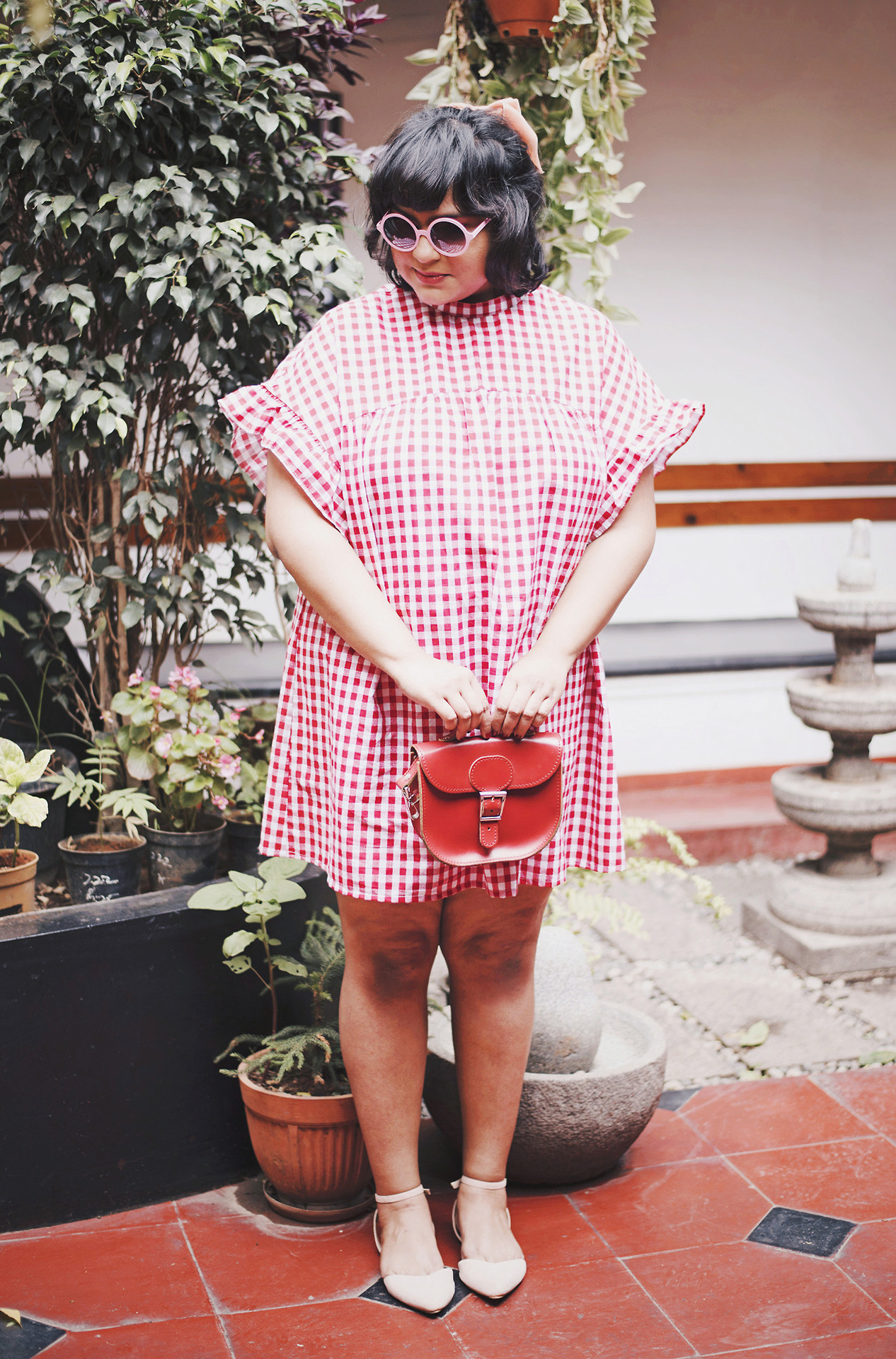 A Red Gingham Dress and Eating in Public – A Curious Fancy