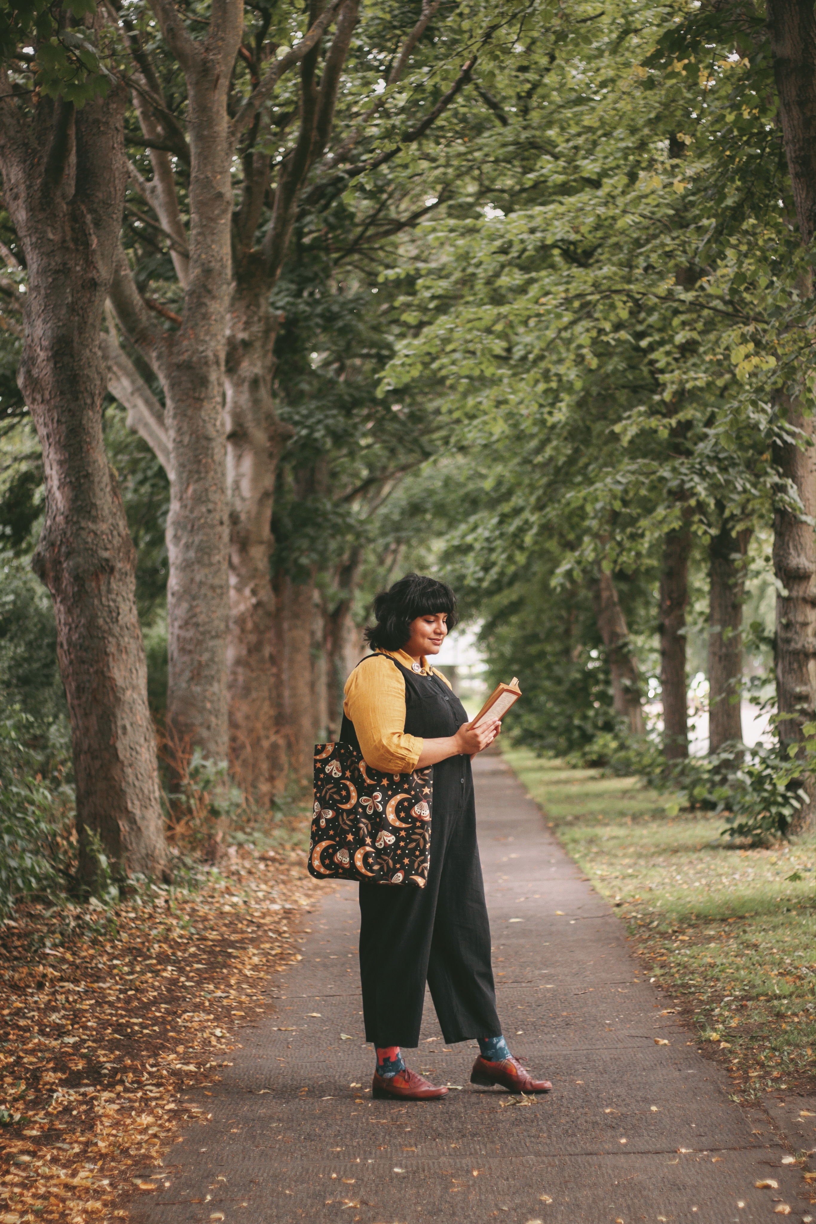 Featured image of post Dark Academia Aesthetic Summer / Dark academia fashion style is designed to reflect a subculture that emphasizes education, learning, reading, writing.